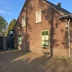 Het Werkhuis, Terug In De Tijd 홈스테이 우덴