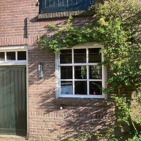 Het Werkhuis, Terug In De Tijd 民宿 乌登