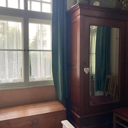 Het Werkhuis, Terug In De Tijd 民宿 乌登